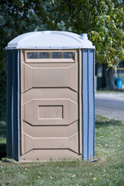 Best Porta potty rental near me  in East Dubuque, IL